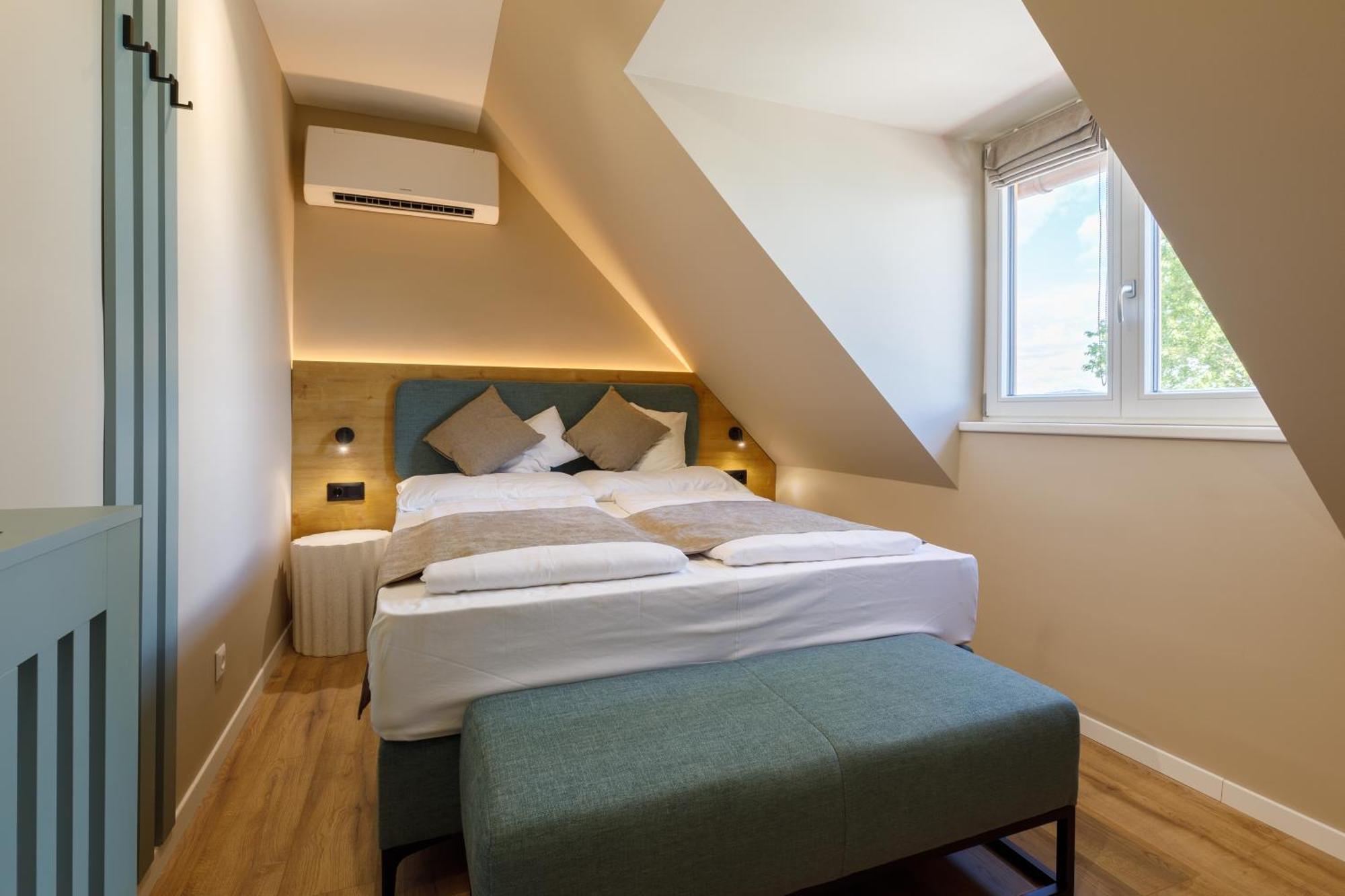 Lepke Apartmanhaz Es Etterem Tihany Exterior foto