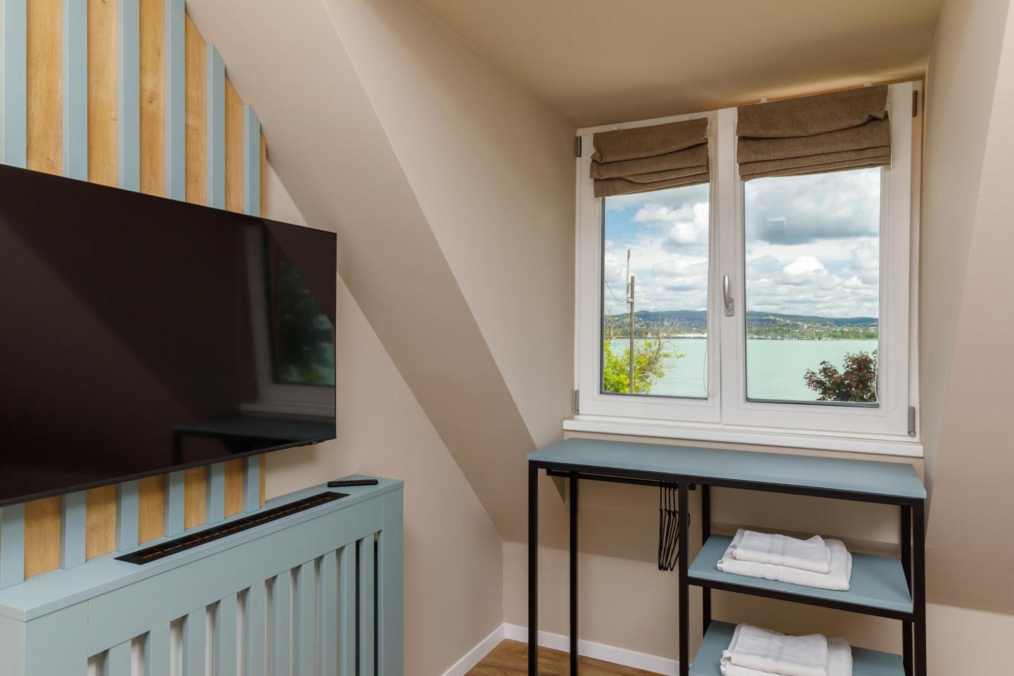 Lepke Apartmanhaz Es Etterem Tihany Exterior foto