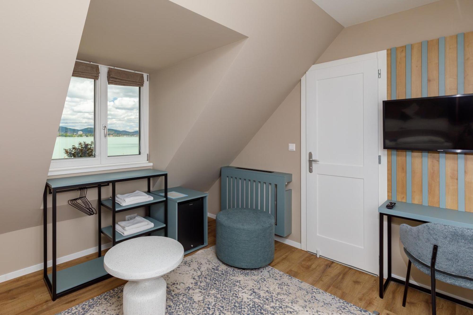 Lepke Apartmanhaz Es Etterem Tihany Exterior foto
