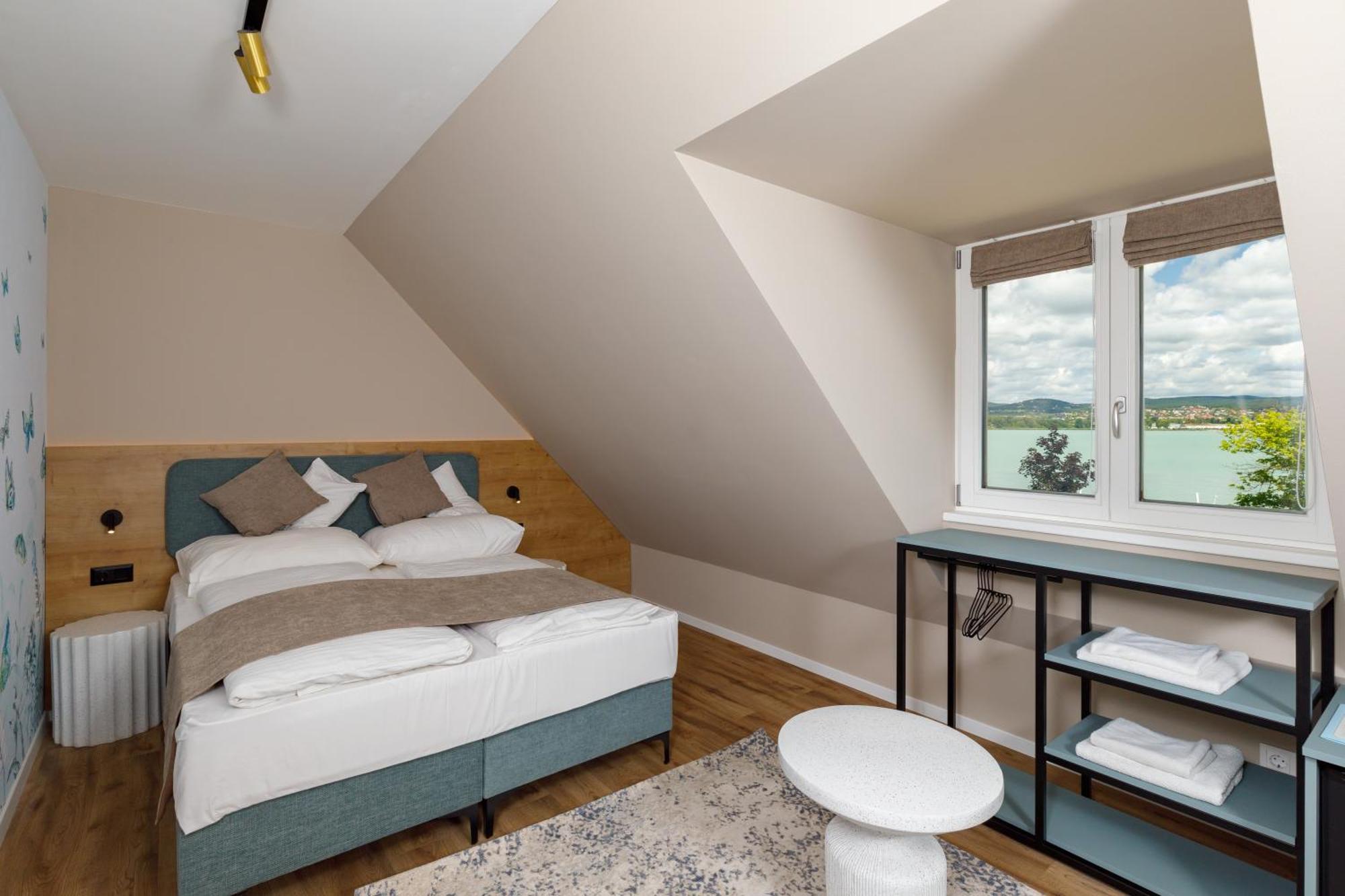 Lepke Apartmanhaz Es Etterem Tihany Exterior foto