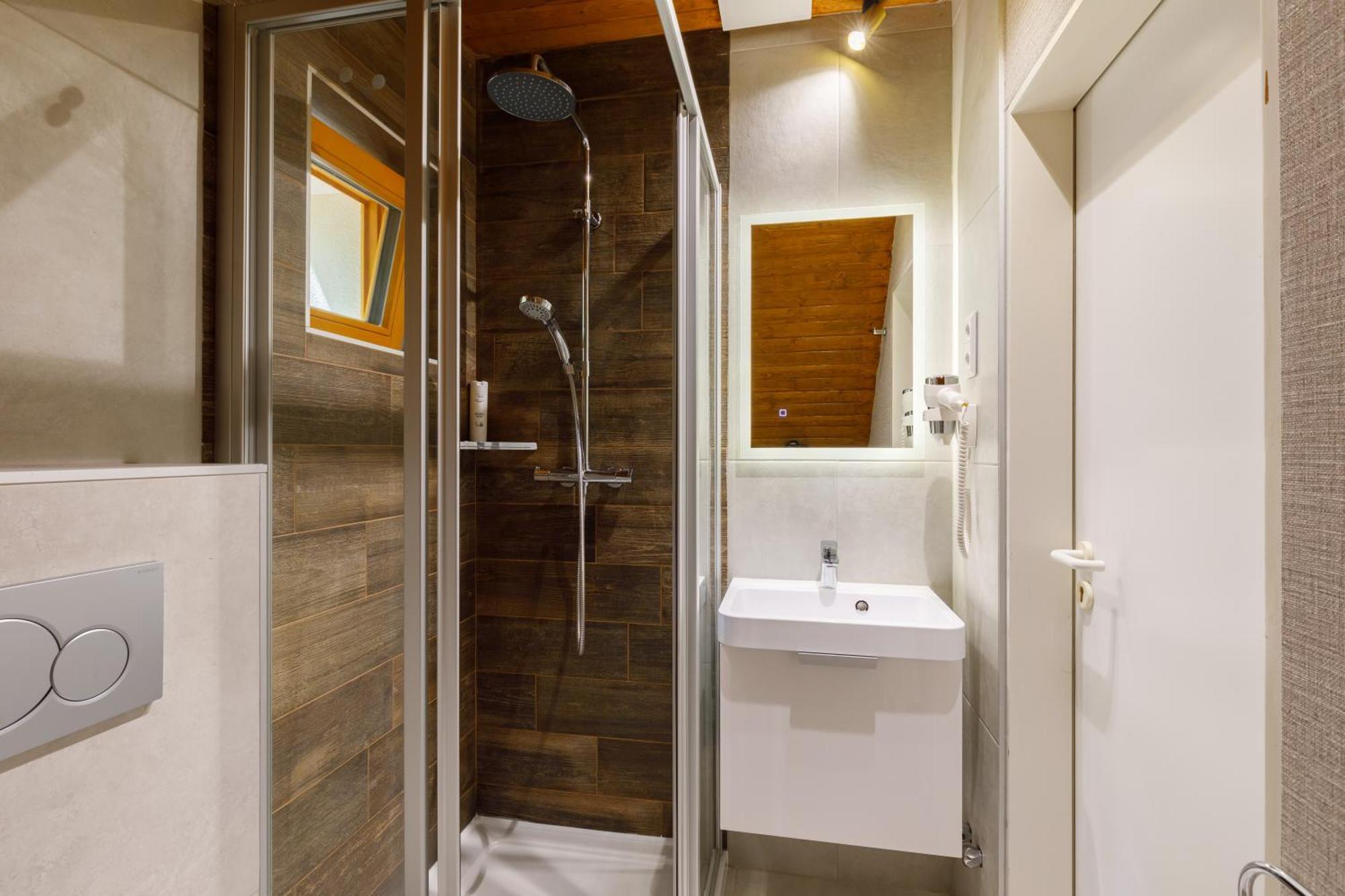 Lepke Apartmanhaz Es Etterem Tihany Exterior foto