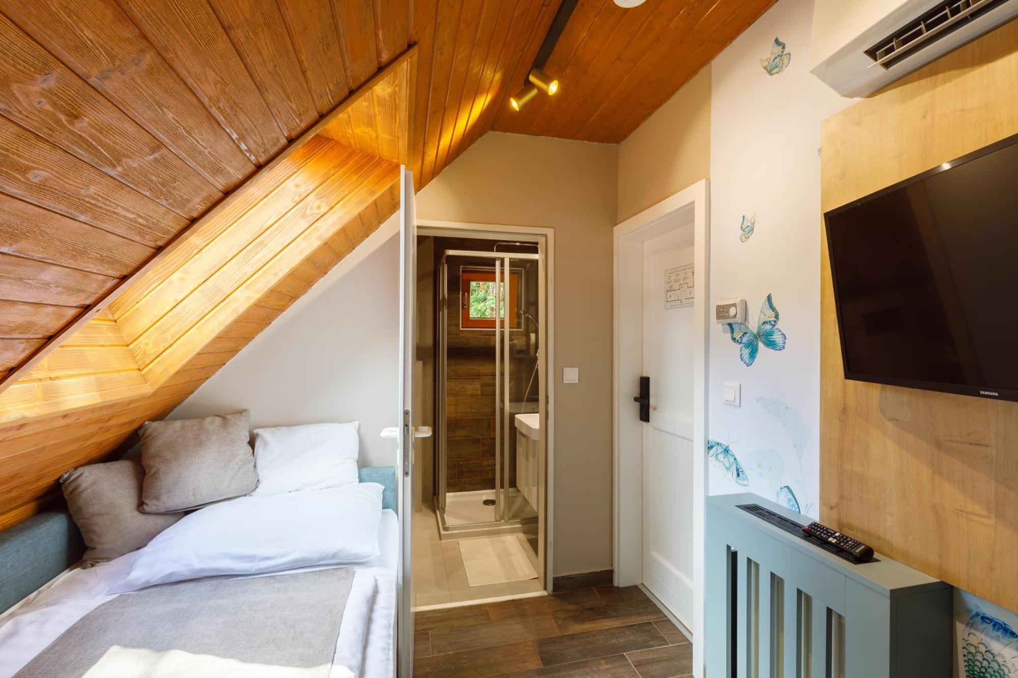 Lepke Apartmanhaz Es Etterem Tihany Exterior foto